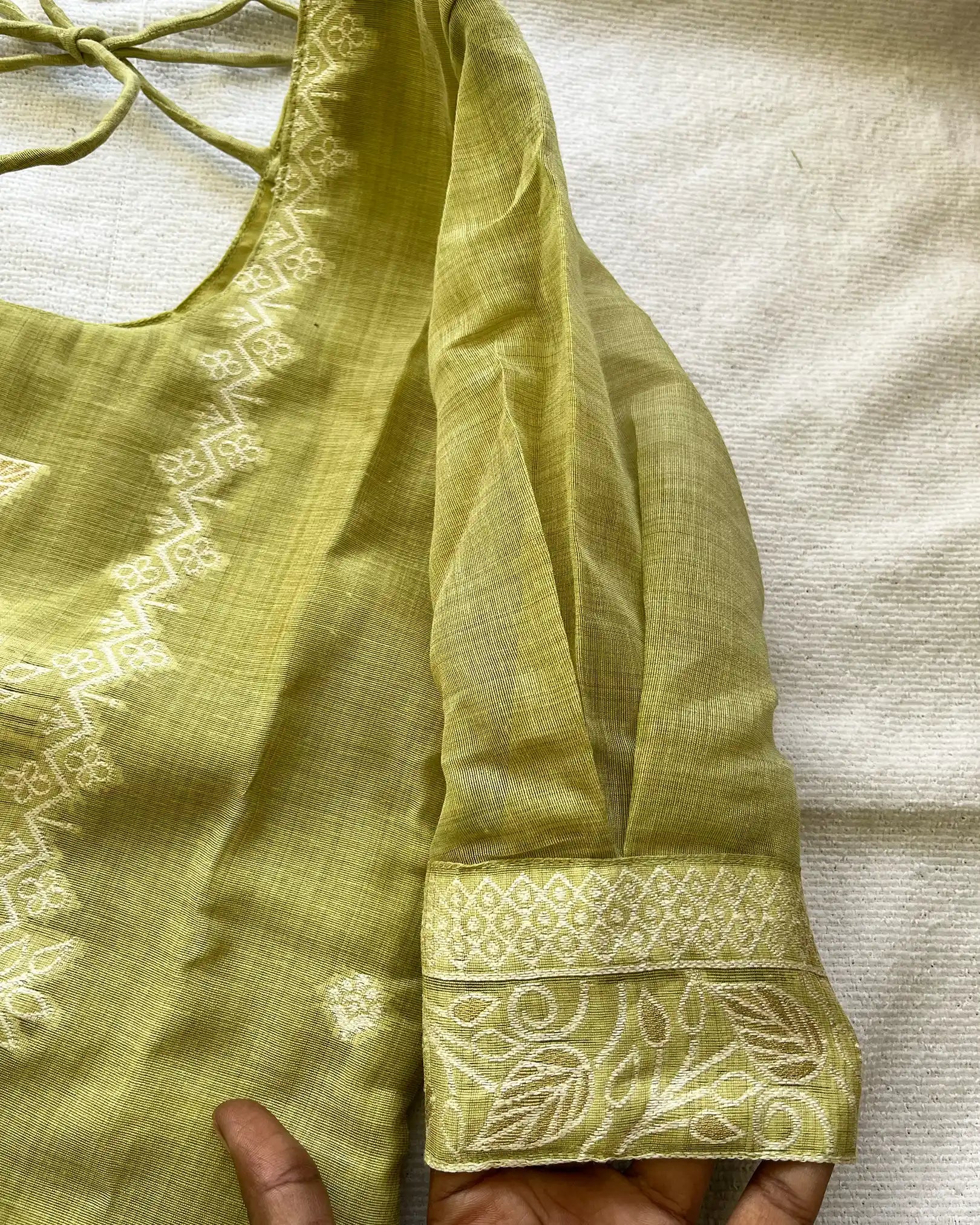 LUXE Green jute silk kurta set (Top-Dupatta)
